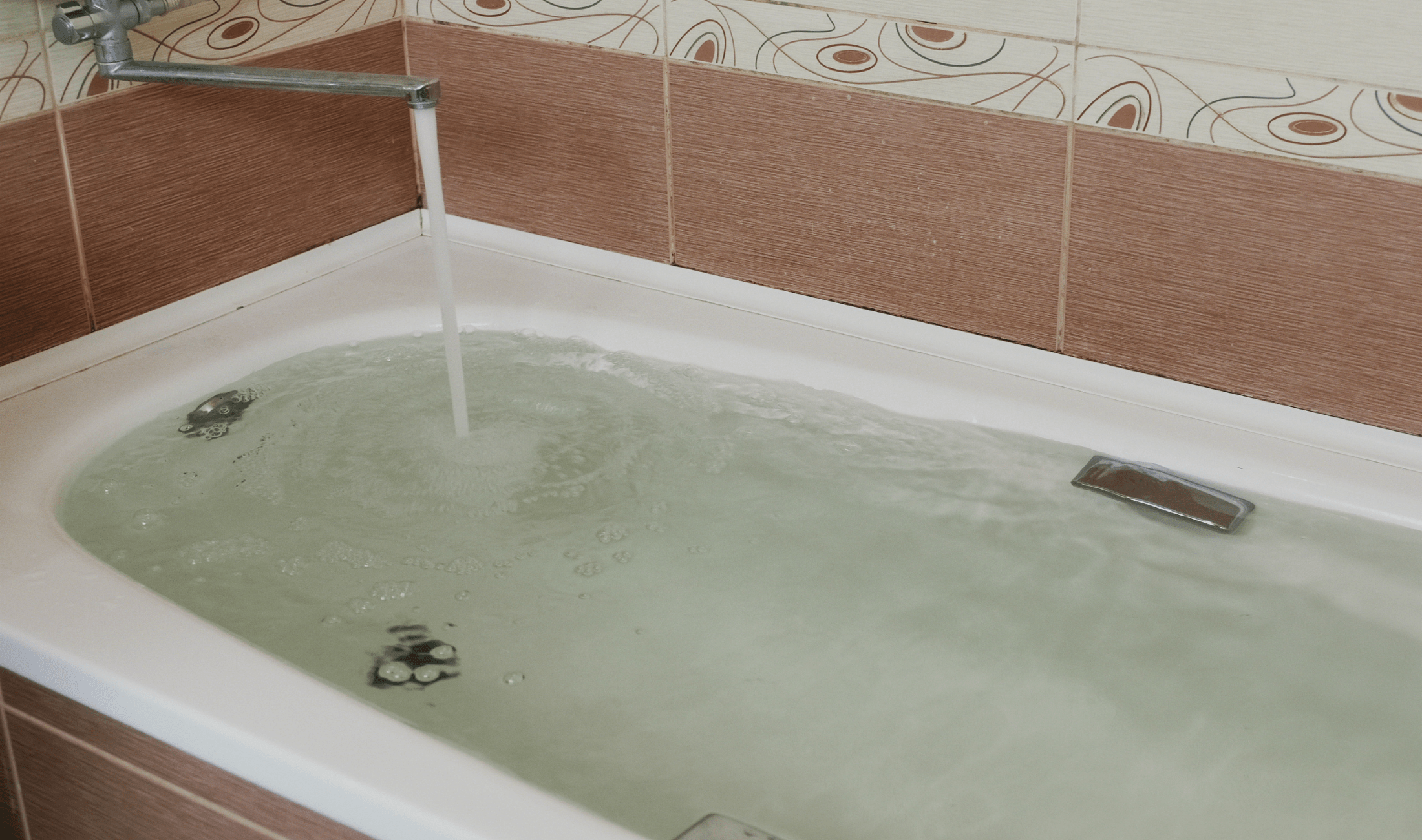 A bathtub filling up.